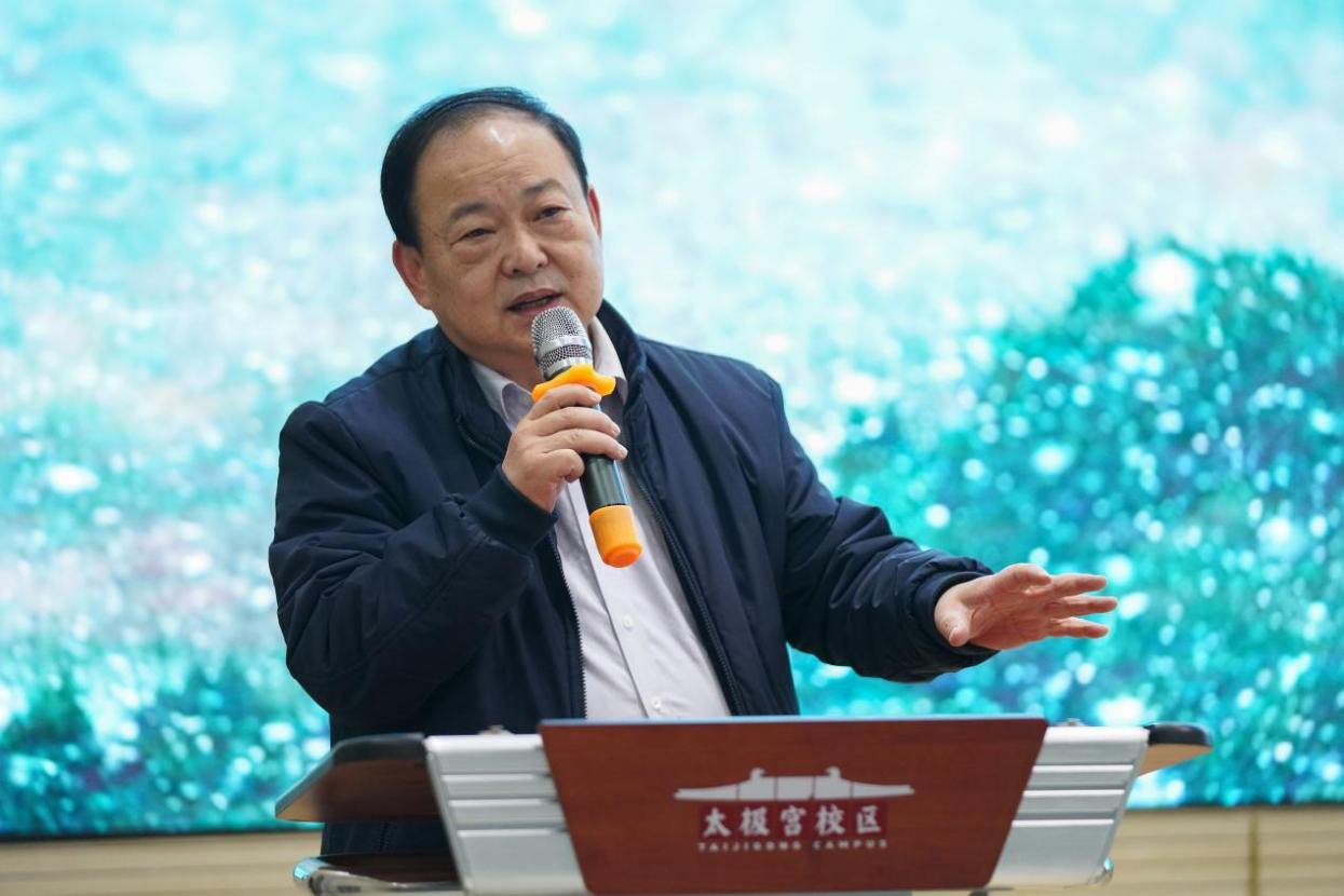 陕文投原董事长王勇等领导嘉宾一行考察西安明德理工学院,并出席瀛湖采风总结会 陕文投原董事长王勇等领导嘉宾一行考察西安明德理工学院,并出席瀛湖采风总结会
